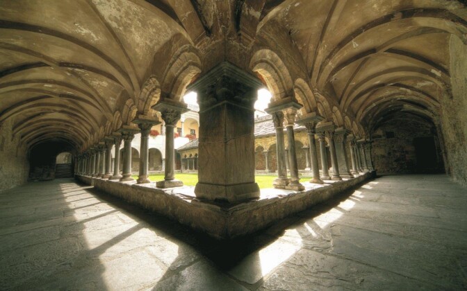 VALLE-D'AOSTA - Chiostro di Sant'Orso (foto Metr&ograve; Studio Associato)