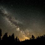 Braunlage-Starry-sky-with-the-Milky-Way-over-the-Sankt-Andreasberg-observatory©Sternwarte-St.-Andreasberg-e.-V.