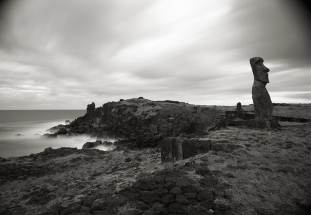 Kenro Izu_Moai #24, Easter Island, Chile_1989