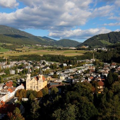 Panorama di Brunico, sullo sfondo l'Anterselva_ph. Marco Giovenco