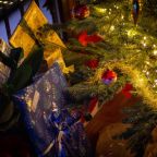 Regali di Natale. Foto di Michel Stockman su Unsplash