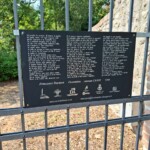 Una delle targhe del parco Letterario Francesco Petrarca e dei Colli Euganei che arricchiscono i percorsi di visita nella zona_Ph. Marco Giovenco